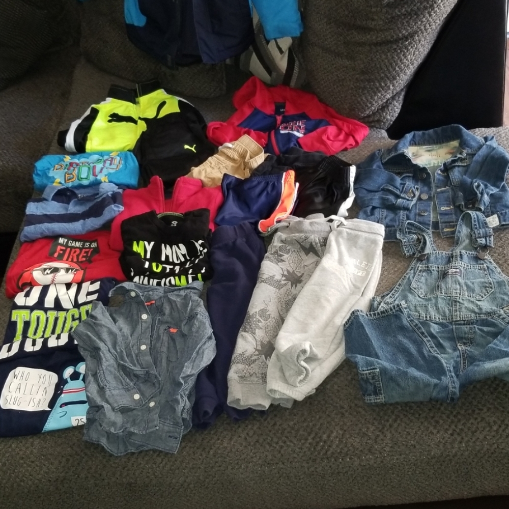 Used Boys 2t/3t lot. Pants, shorts, shirts, Coat